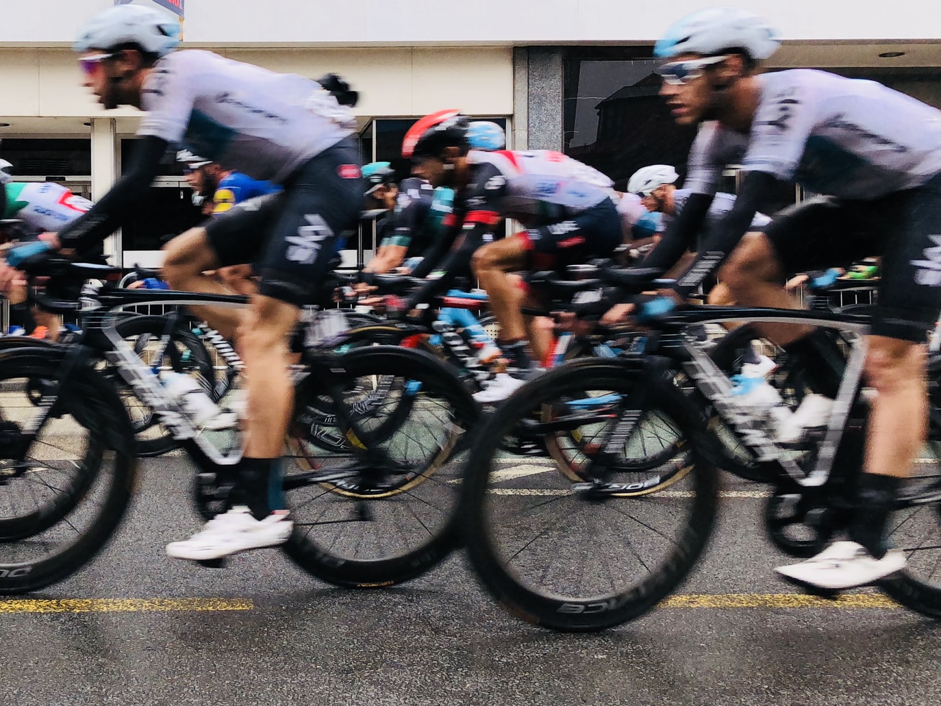 FLO Releases Guide to Help Road Cyclists Pick Best Wheels